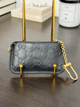 Load image into Gallery viewer, GUCCI Guccisima Leather Key Case in Black