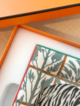 Load image into Gallery viewer, HERMES Tigre Altai Porcelain Change Tray / Marine / Vert Menth