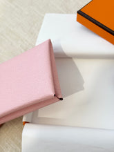 Load image into Gallery viewer, Hermes 2024 Chevre Mysore Calvi Card Holder- Rose Sakura