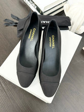 Load image into Gallery viewer, CHANEL 2020 Grosgrain Fabric Uniform Pumps in Black - EU37