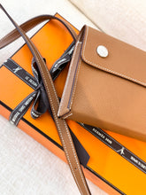 Load image into Gallery viewer, đ¤NEW! Hermès Hermesnap Wallet / Gold / Epsom / Palladium Hardware