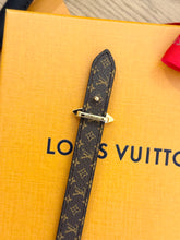 Load image into Gallery viewer, LOUIS VUITTON 2024 LV Mini Flowergram 15mm Reversible Belt - Black - 90cm