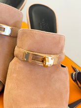 Load image into Gallery viewer, HERMES Suede Cute High Heel Sandals - (EU)37.5
