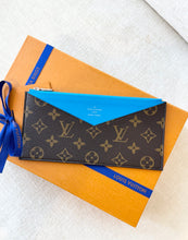Load image into Gallery viewer, π NEW!! LOUIS VUITTON 2025 Monogram Zippy Coin Purse / Gaston Blue