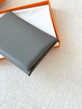 Load image into Gallery viewer, HERMES 2024 Calvi Duo Compact Card Holder in Gris Meyer / Evercolor