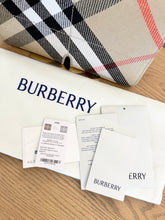 Load image into Gallery viewer, BURBERRY 2024 Snip Shoulder Bag in Sand