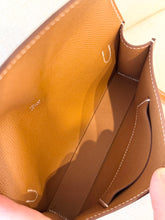 Load image into Gallery viewer, đ¤NEW! Hermès Hermesnap Wallet / Gold / Epsom / Palladium Hardware