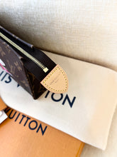 Load image into Gallery viewer, LOUIS VUITTON 2025 LV x TM Takashi Murakami Monogram Toiletry Pouch 15 - Small