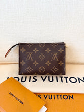 Load image into Gallery viewer, LOUIS VUITTON 2025 LV x TM Takashi Murakami Monogram Toiletry Pouch 15 - Small