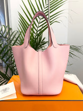 Load image into Gallery viewer, HERMES 2024 Clemence Picotin Lock 22 Palladium Hardware in Rose Sakura