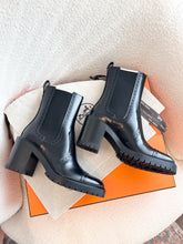 Load image into Gallery viewer, Hermes 2025 Lindsay 70 Ankle Boots - Black / EU 39