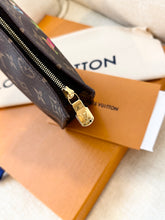 Load image into Gallery viewer, LOUIS VUITTON 2025 LV x TM Takashi Murakami Monogram Toiletry Pouch 19 - Medium