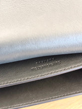 Load image into Gallery viewer, BURBERRY 2024 Snip Shoulder Bag in Sand