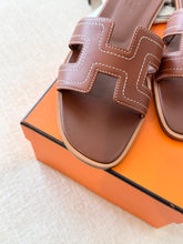 Load image into Gallery viewer, Hermes Embroidered Calfskin Oran Sandals / Gold / (EU)38