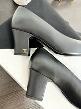 Load image into Gallery viewer, CHANEL 2020 Leather Uniform Pumps in Black - EU37.5