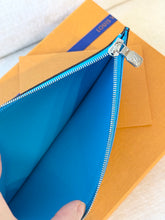 Load image into Gallery viewer, π NEW!! LOUIS VUITTON 2025 Monogram Zippy Coin Purse / Gaston Blue
