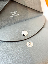 Load image into Gallery viewer, HERMES 2024 Calvi Duo Compact Card Holder in Gris Meyer / Evercolor