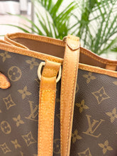 Load image into Gallery viewer, LOUIS VUITTON Monogram Batignolles Horizontal Shoulder Bag