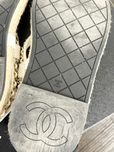 Load image into Gallery viewer, ▪️SOLD▪️CHANEL Lambskin Chain CC Thong Espadrille Sandals in White (EU36)