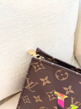 Load image into Gallery viewer, LOUIS VUITTON 2025 LV x TM Takashi Murakami Monogram Toiletry Pouch 19 - Medium