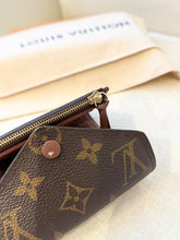 Load image into Gallery viewer, LOUIS VUITTON Monogram Canvas Victorine Compact Wallet