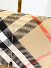 Load image into Gallery viewer, BURBERRY 2024 Snip Shoulder Bag in Sand