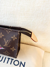 Load image into Gallery viewer, LOUIS VUITTON 2025 LV x TM Takashi Murakami Monogram Toiletry Pouch 15 - Small