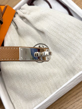 Load image into Gallery viewer, HERMES 2022 Epsom Leather Kelly 18 Belt in Gold