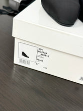 Load image into Gallery viewer, CHANEL 2020 Grosgrain Fabric Uniform Pumps in Black - EU37