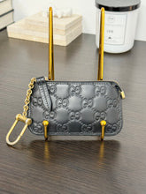 Load image into Gallery viewer, GUCCI Guccisima Leather Key Case in Black