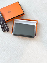Load image into Gallery viewer, HERMES 2024 Calvi Duo Compact Card Holder in Gris Meyer / Evercolor
