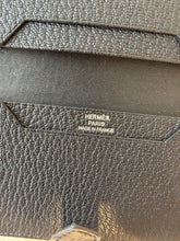 Load image into Gallery viewer, HERMES 2023 Bearn Card Holder in Noir / Epsom Leather