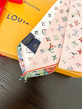 Load image into Gallery viewer, ▪️SOLD▪️LOUIS VUITTON 2022 Monogram LV Garden Silk Bandeau - Pink