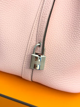 Load image into Gallery viewer, HERMES 2024 Clemence Picotin Lock 22 Palladium Hardware in Rose Sakura