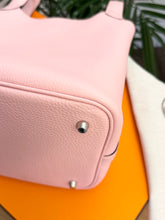 Load image into Gallery viewer, HERMES 2024 Clemence Picotin Lock 22 Palladium Hardware in Rose Sakura