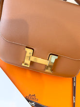 Load image into Gallery viewer, ✨TIMELESS✨Hermès Constance 24 Gold / Evercolor / Gold Hardware