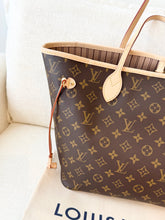 Load image into Gallery viewer, LOUIS VUITTON 2025 Monogram Neverfull MM Monogram Tote / Rose Beige