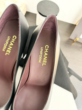 Load image into Gallery viewer, CHANEL 2020 Leather Uniform Pumps in Black - EU37.5