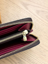 Load image into Gallery viewer, LOUIS VUITTON Clémence Monogram Zippy Wallet in Fuchsia