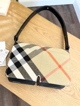 Load image into Gallery viewer, BURBERRY 2024 Snip Shoulder Bag in Sand