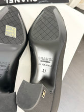 Load image into Gallery viewer, CHANEL 2020 Grosgrain Fabric Uniform Pumps in Black - EU37