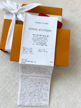 Load image into Gallery viewer, π LOUIS VUITTON LV x TM Takashi Murakami Monogram Cherry Porte-Cartes Magnet