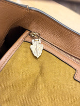 Load image into Gallery viewer, ~ BRAND NEW ~ GUCCI 2024 Jackie 1961 Medium Shoulder Bag in Cuir Leather