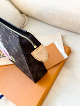 Load image into Gallery viewer, LOUIS VUITTON 2025 LV x TM Takashi Murakami Monogram Toiletry Pouch 26 - Large