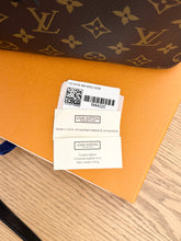 Load image into Gallery viewer, LOUIS VUITTON 2021 Monogram Canvas NéoNoé MM Crossbody Bag in Black