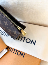 Load image into Gallery viewer, LOUIS VUITTON 2025 LV x TM Takashi Murakami Monogram Toiletry Pouch 15 - Small