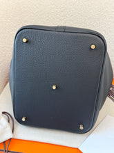Load image into Gallery viewer, HERMES 2025 Sac Picotin Lock 26 Clemence Leather Bag - Noir / GHW