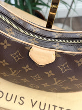 Load image into Gallery viewer, LOUIS VUITTON 2024 Monogram Croissant MM Shoulder Bag