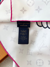 Load image into Gallery viewer, LOUIS VUITTON 2025 LV x TM Monogram Superflat Square 90