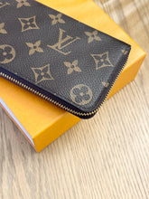 Load image into Gallery viewer, LOUIS VUITTON Clémence Monogram Zippy Wallet in Fuchsia